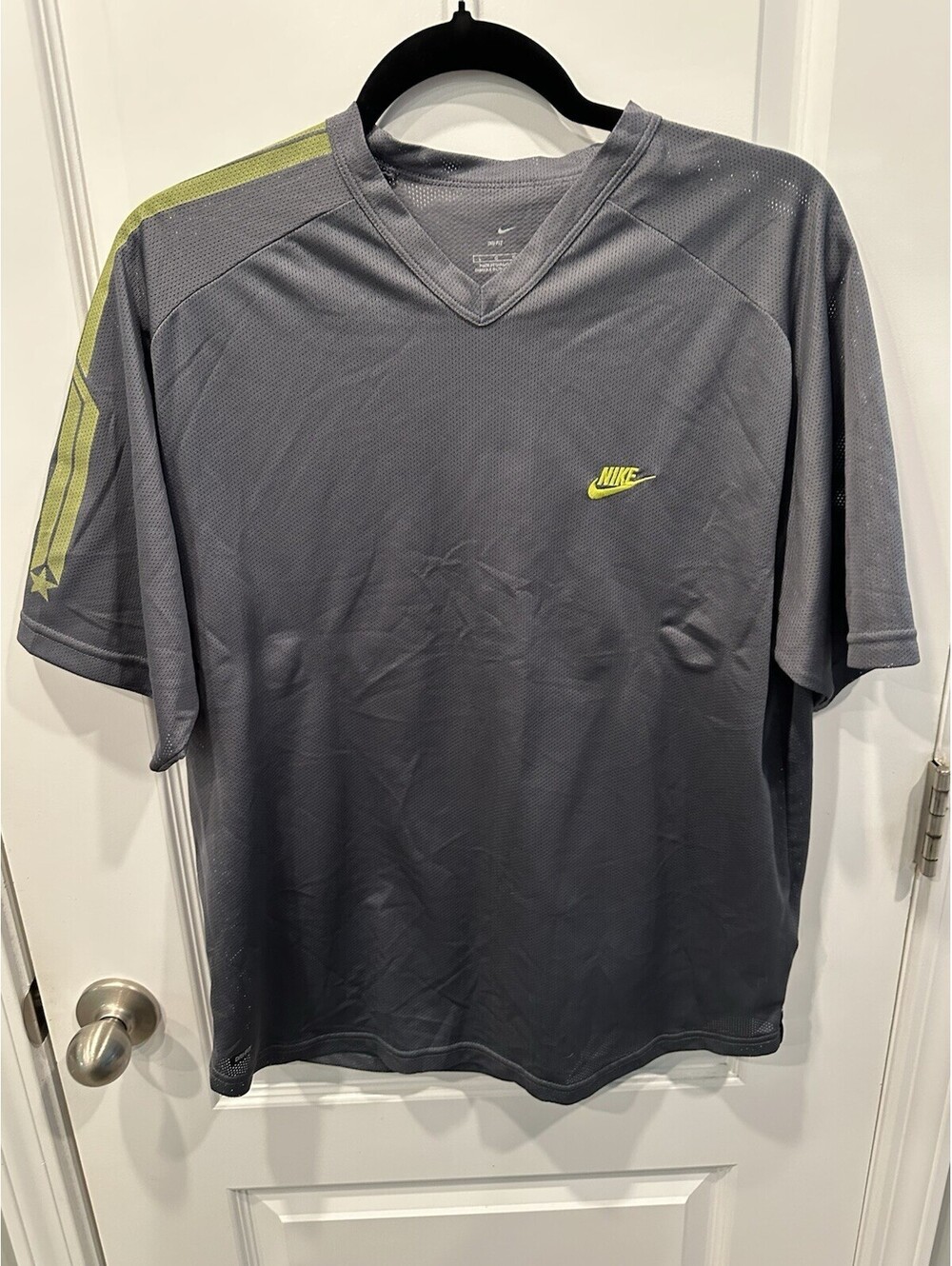 Nike Dri-FIT Men's L Gray/Green Mesh V-Neck Short Sleeve Breathable Logo Tee